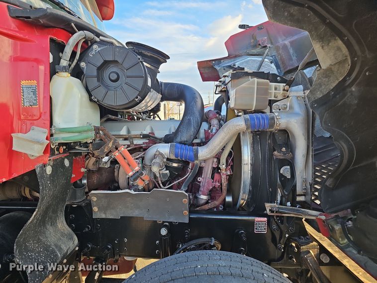 image for item DW3158 2008 Mack CHU613 semi truck