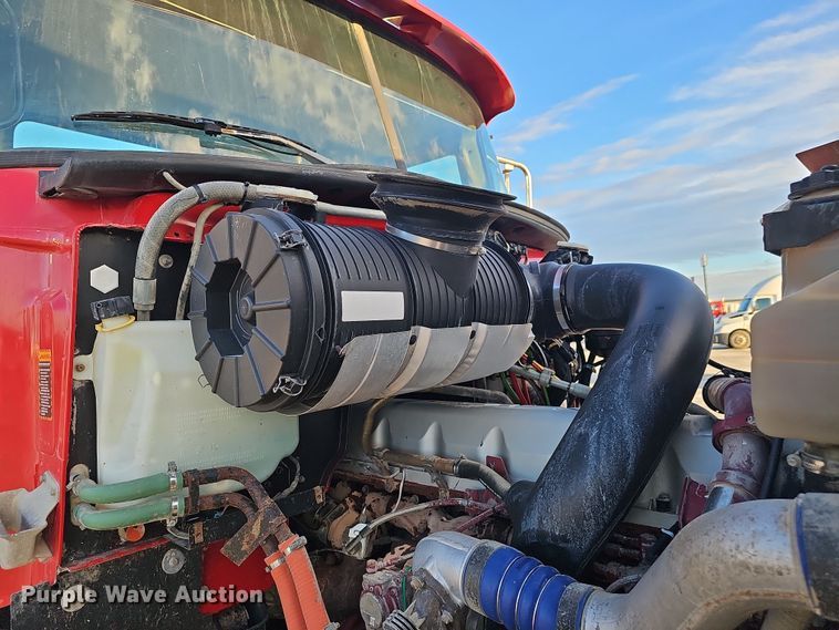 image for item DW3158 2008 Mack CHU613 semi truck