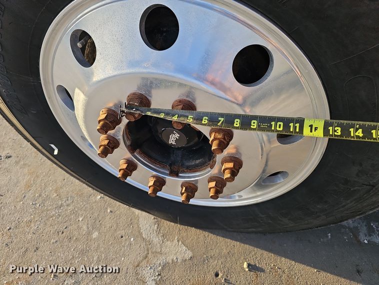 image for item DW3158 2008 Mack CHU613 semi truck