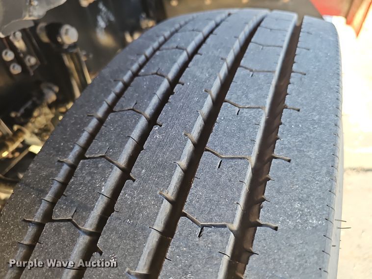 image for item DW3158 2008 Mack CHU613 semi truck