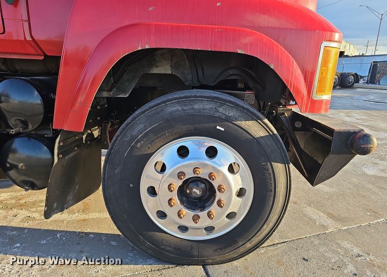 image for item DW3158 2008 Mack CHU613 semi truck