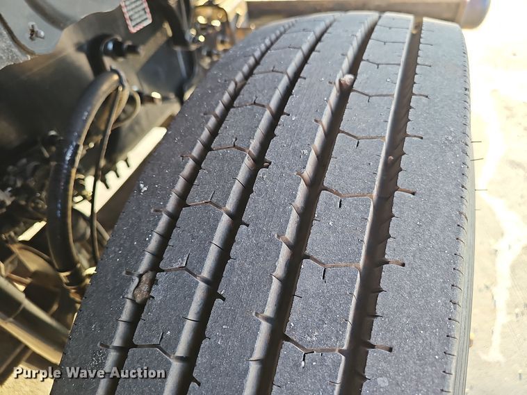 image for item DW3158 2008 Mack CHU613 semi truck