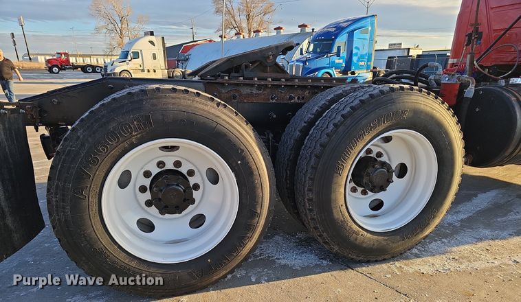 image for item DW3158 2008 Mack CHU613 semi truck