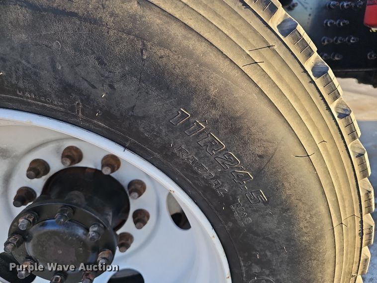 image for item DW3158 2008 Mack CHU613 semi truck