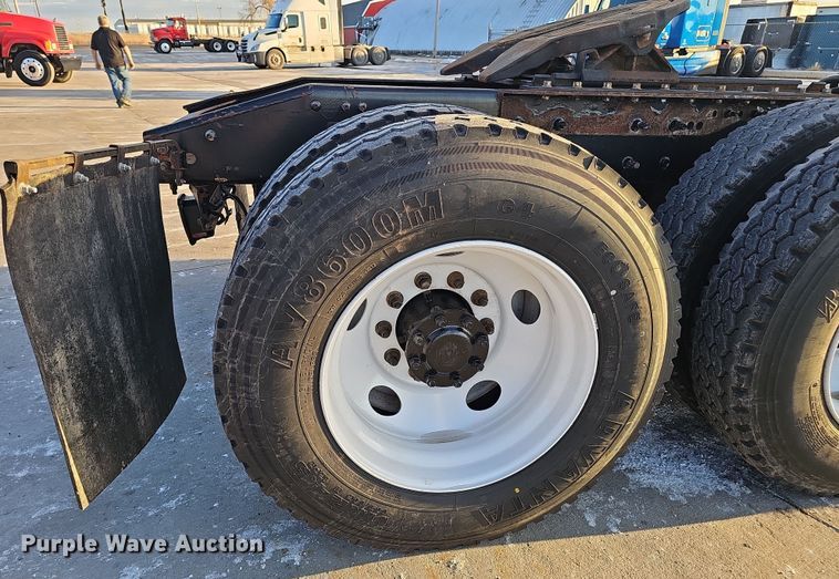 image for item DW3158 2008 Mack CHU613 semi truck