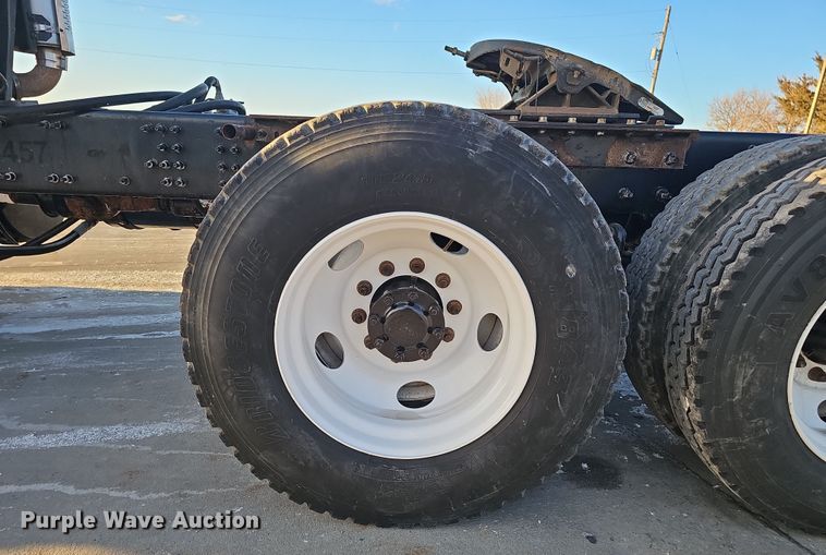 image for item DW3158 2008 Mack CHU613 semi truck