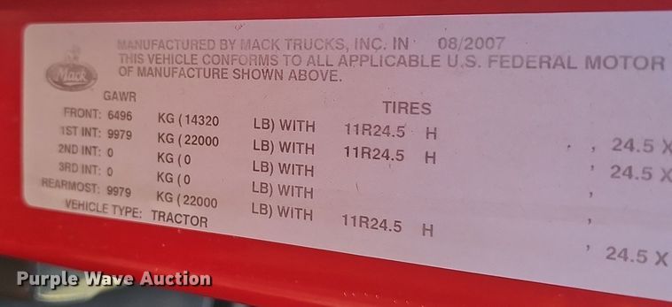 image for item DW3158 2008 Mack CHU613 semi truck