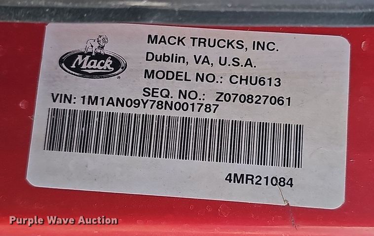 image for item DW3158 2008 Mack CHU613 semi truck