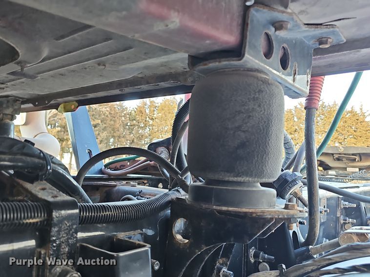 image for item DW3159 2011 Mack Pinnacle semi truck