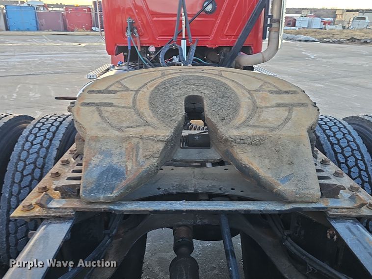 image for item DW3159 2011 Mack Pinnacle semi truck