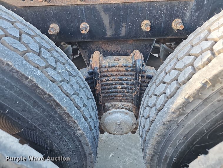 image for item DW3159 2011 Mack Pinnacle semi truck