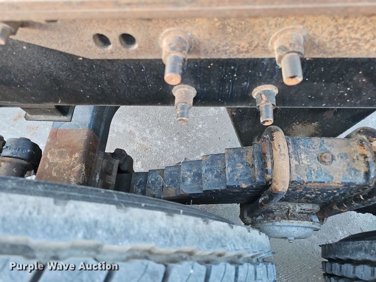 image for item DW3159 2011 Mack Pinnacle semi truck