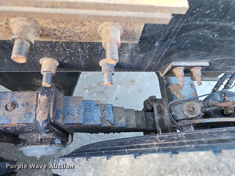 image for item DW3159 2011 Mack Pinnacle semi truck