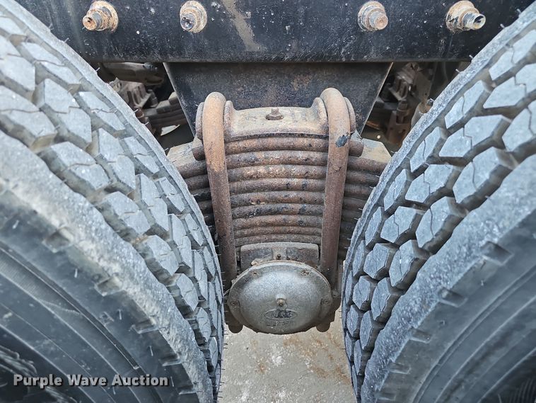 image for item DW3159 2011 Mack Pinnacle semi truck