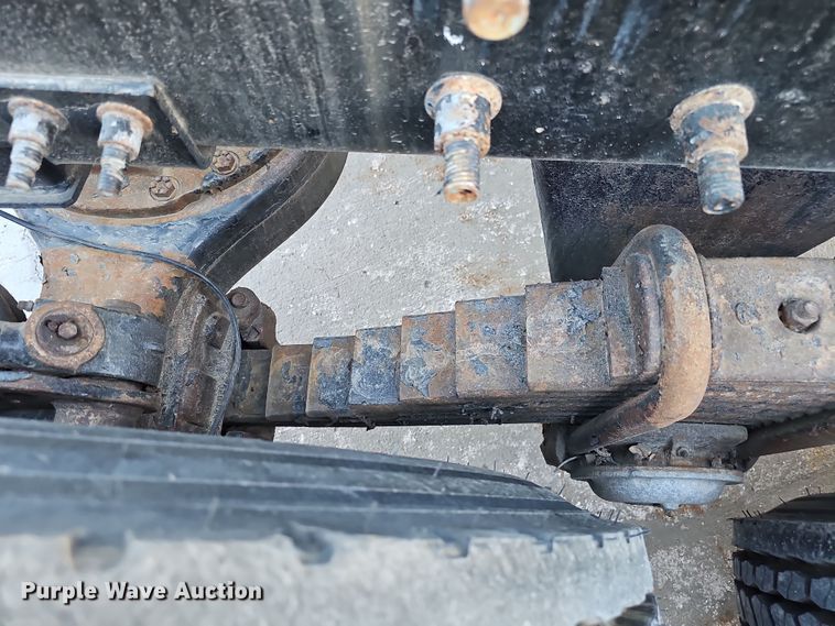 image for item DW3159 2011 Mack Pinnacle semi truck