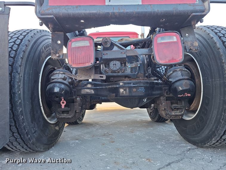 image for item DW3159 2011 Mack Pinnacle semi truck