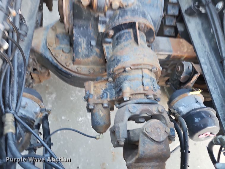 image for item DW3159 2011 Mack Pinnacle semi truck