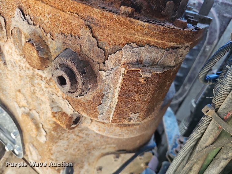 image for item DW3159 2011 Mack Pinnacle semi truck