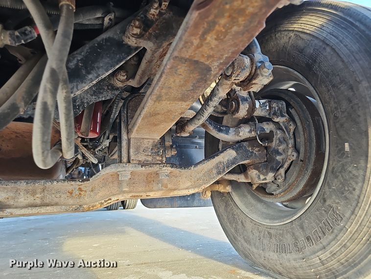 image for item DW3159 2011 Mack Pinnacle semi truck