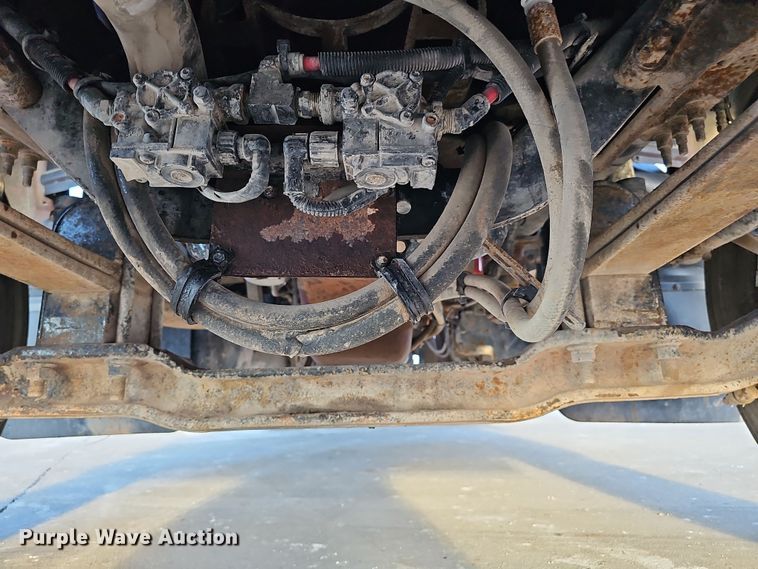 image for item DW3159 2011 Mack Pinnacle semi truck