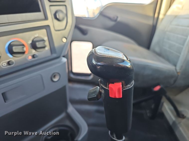 image for item DW3159 2011 Mack Pinnacle semi truck