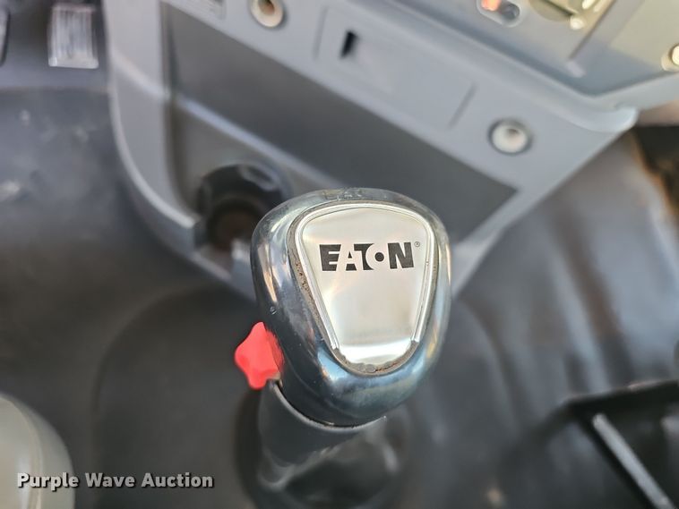 image for item DW3159 2011 Mack Pinnacle semi truck