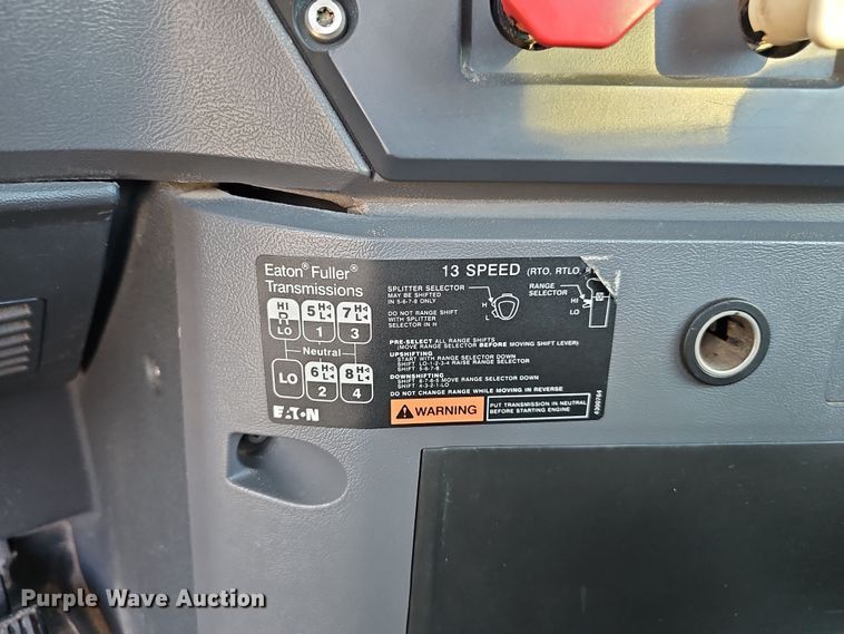 image for item DW3159 2011 Mack Pinnacle semi truck