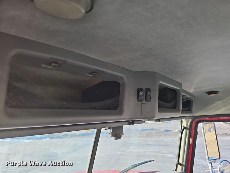 image for item DW3159 2011 Mack Pinnacle semi truck