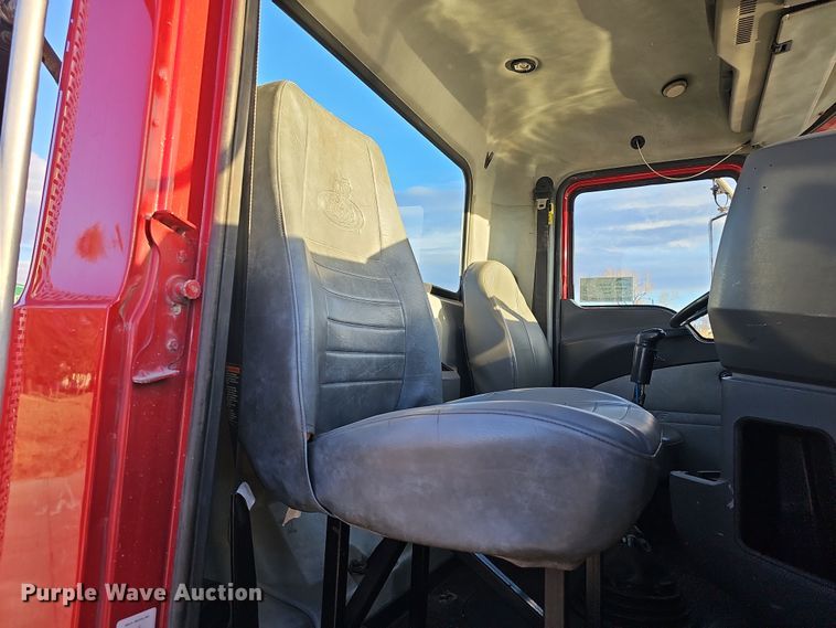 image for item DW3159 2011 Mack Pinnacle semi truck