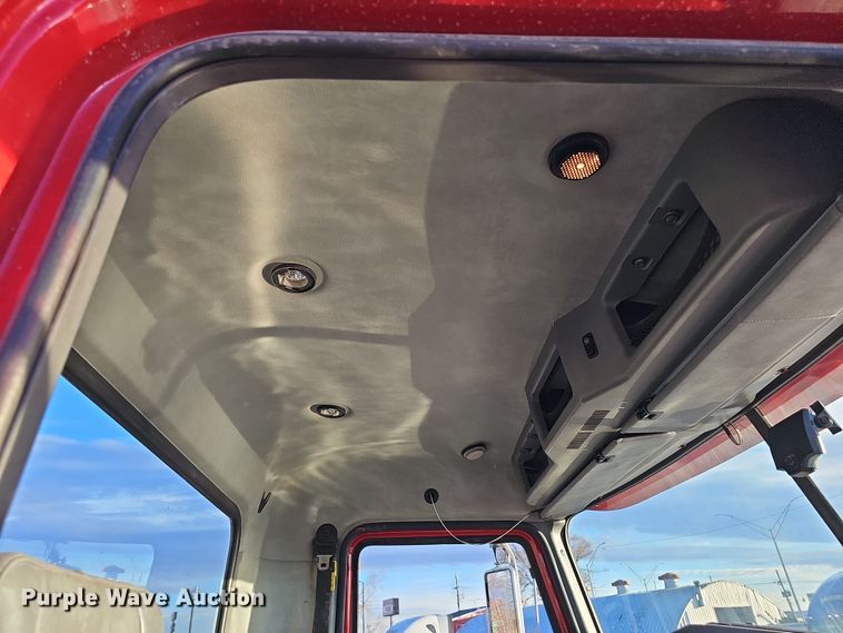 image for item DW3159 2011 Mack Pinnacle semi truck