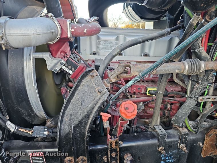 image for item DW3159 2011 Mack Pinnacle semi truck