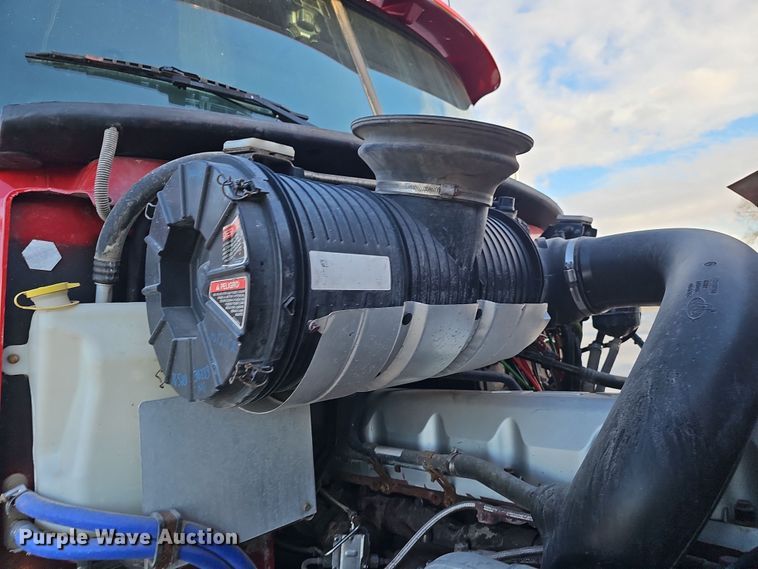 image for item DW3159 2011 Mack Pinnacle semi truck