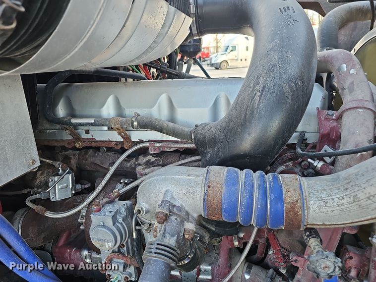 image for item DW3159 2011 Mack Pinnacle semi truck