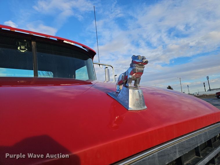 image for item DW3159 2011 Mack Pinnacle semi truck