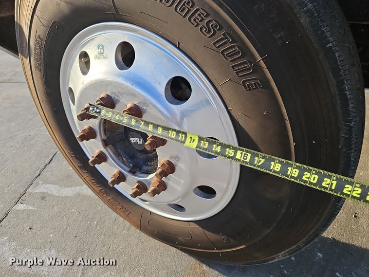 image for item DW3159 2011 Mack Pinnacle semi truck