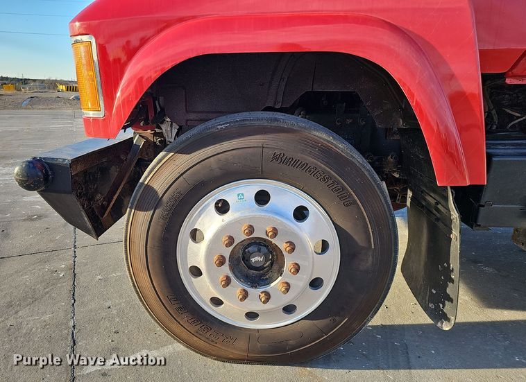 image for item DW3159 2011 Mack Pinnacle semi truck