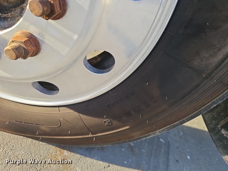 image for item DW3159 2011 Mack Pinnacle semi truck