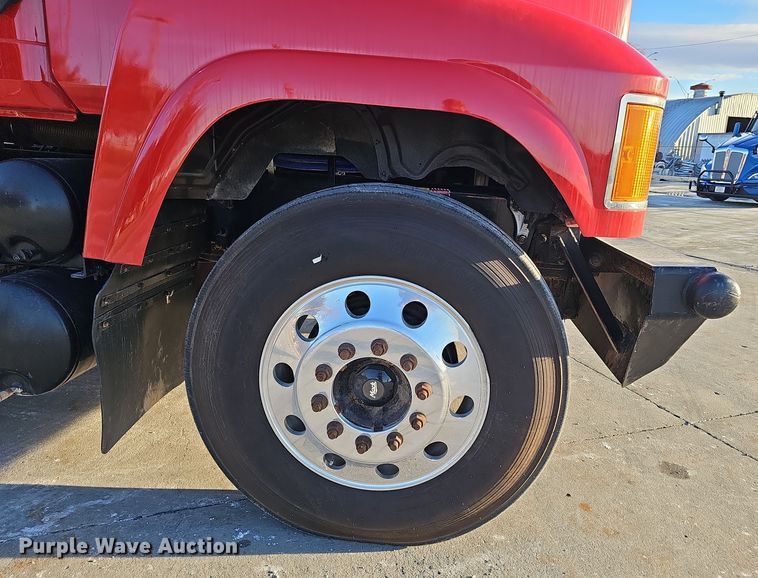 image for item DW3159 2011 Mack Pinnacle semi truck