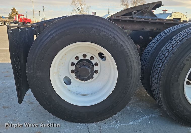 image for item DW3159 2011 Mack Pinnacle semi truck