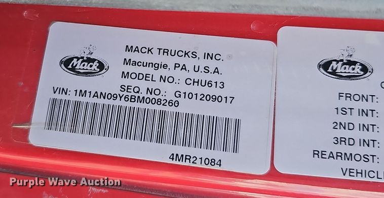 image for item DW3159 2011 Mack Pinnacle semi truck