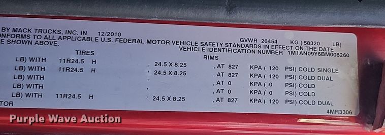 image for item DW3159 2011 Mack Pinnacle semi truck