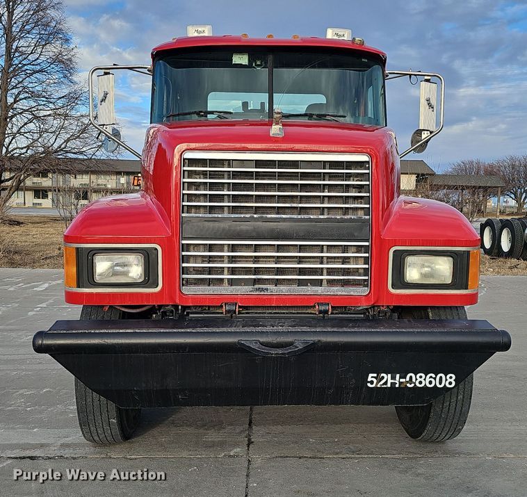 image for item DW3160 2008 Mack CHU613 semi truck