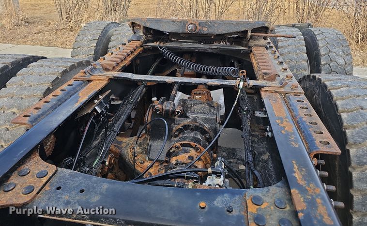 image for item DW3160 2008 Mack CHU613 semi truck