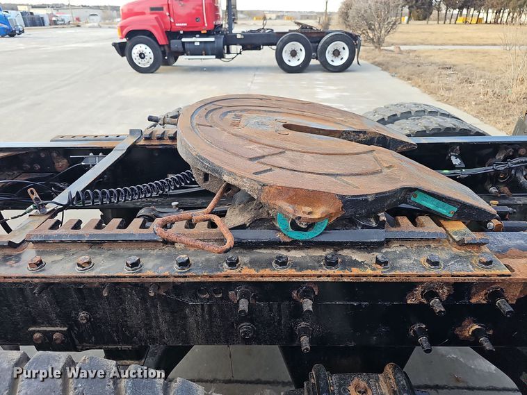 image for item DW3160 2008 Mack CHU613 semi truck