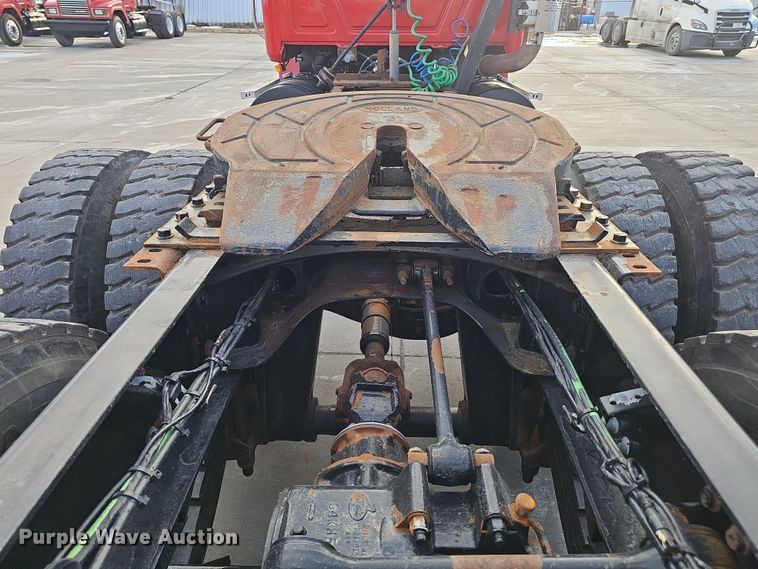 image for item DW3160 2008 Mack CHU613 semi truck