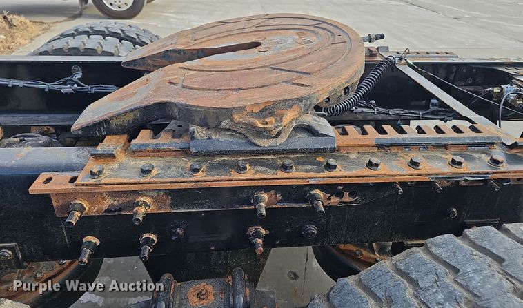 image for item DW3160 2008 Mack CHU613 semi truck