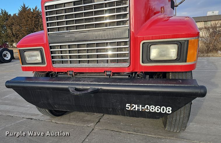 image for item DW3160 2008 Mack CHU613 semi truck