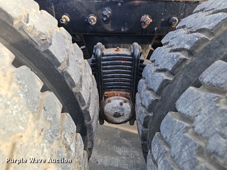 image for item DW3160 2008 Mack CHU613 semi truck