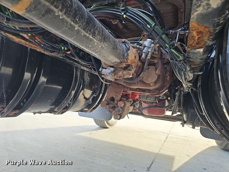 image for item DW3160 2008 Mack CHU613 semi truck