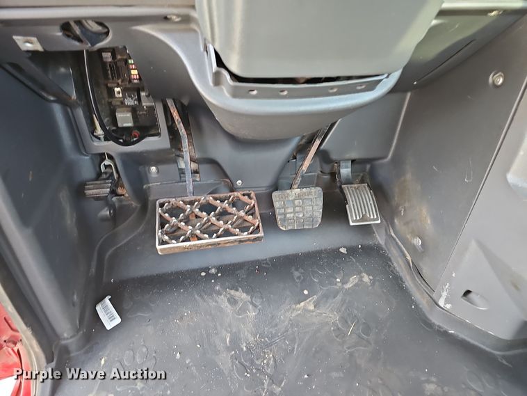 image for item DW3160 2008 Mack CHU613 semi truck